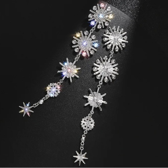 Jewelry - 🌟 Silver Rhinestone Long Earrings